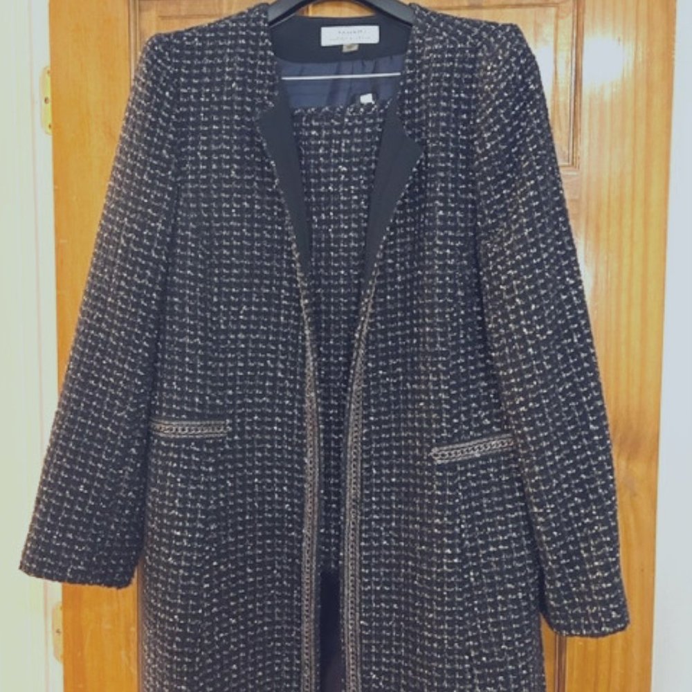 Tahari  Arthur Levine Navy Blue Boucle Suit Size 16,